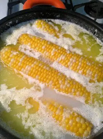 BUTTER BOILED CORN ON THE COB